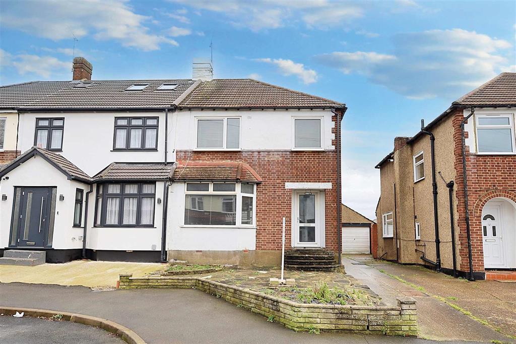 40, Thurso Close, ROMFORD, Essex, RM3 0YS