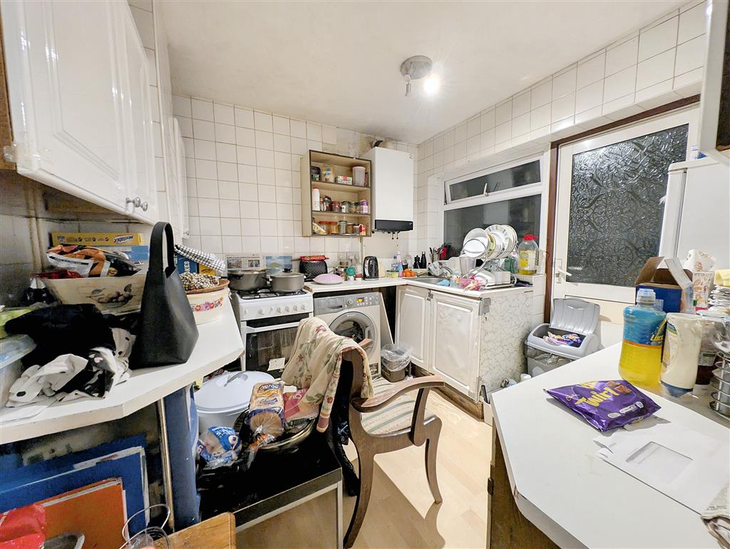 2a, Colston Avenue, CARSHALTON, Surrey, SM5 2NU