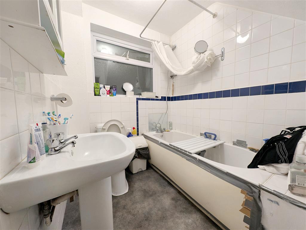 2a, Colston Avenue, CARSHALTON, Surrey, SM5 2NU