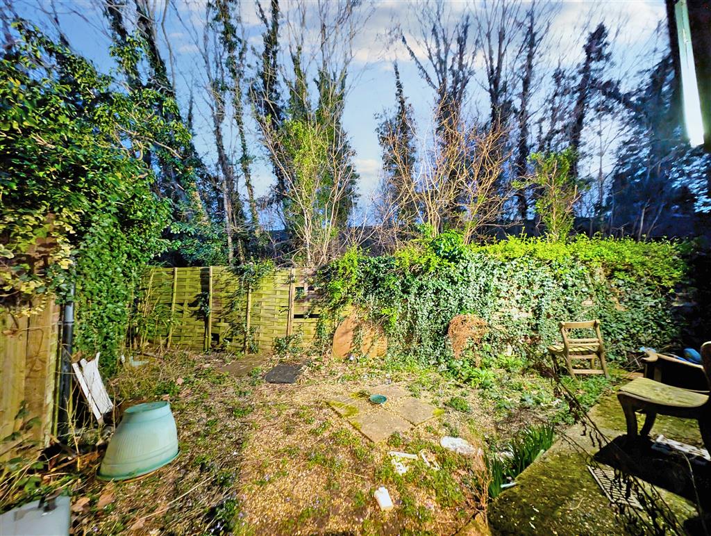 2a, Colston Avenue, CARSHALTON, Surrey, SM5 2NU