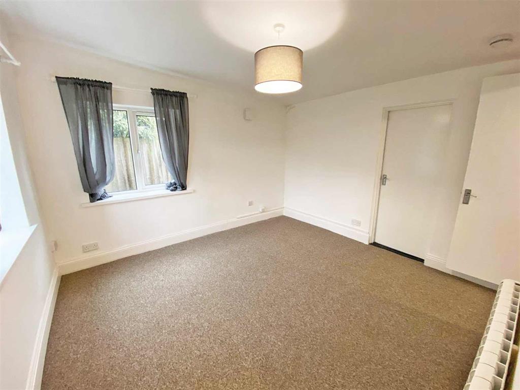 Flats 1-8, Oakfield Lodge, 1, Park Road, FORDINGBRIDGE, Hampshire, SP6 1EQ