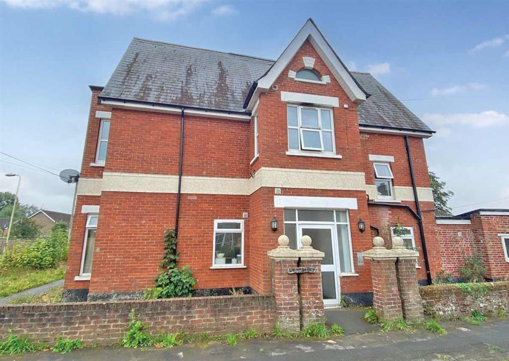Flats 1-8, Oakfield Lodge, 1, Park Road, FORDINGBRIDGE, Hampshire, SP6 1EQ