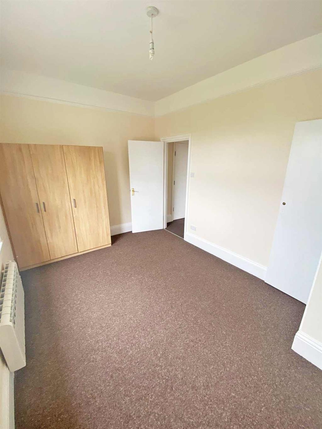 Flats 1-8, Oakfield Lodge, 1, Park Road, FORDINGBRIDGE, Hampshire, SP6 1EQ