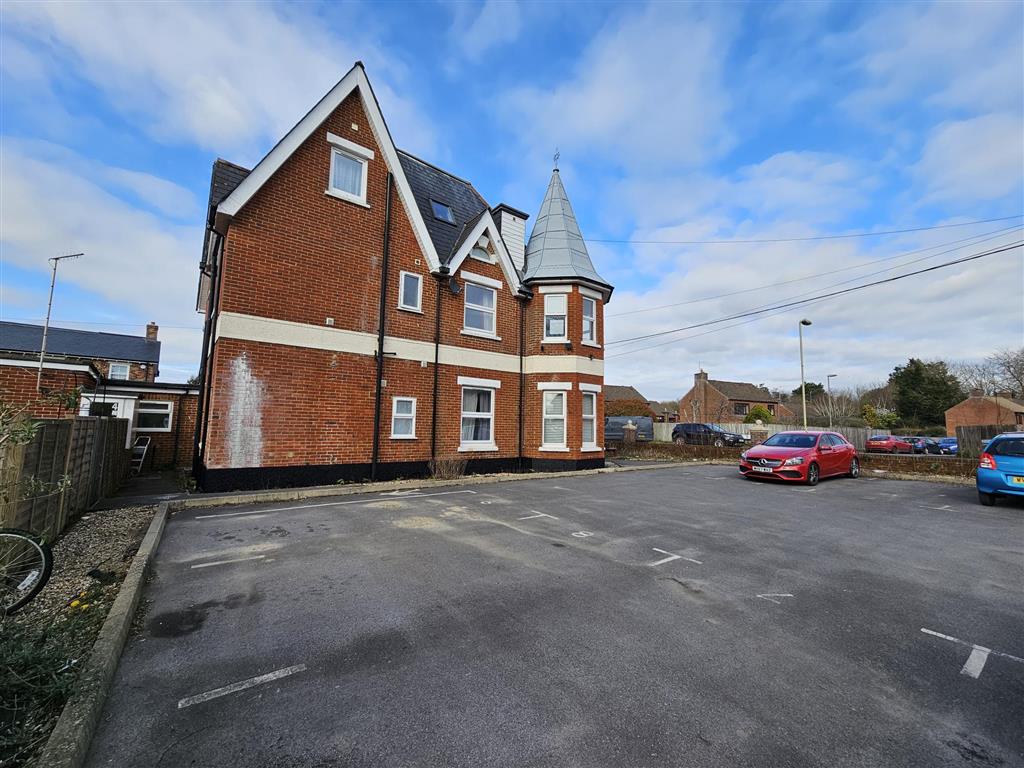 Flats 1-8, Oakfield Lodge, 1, Park Road, FORDINGBRIDGE, Hampshire, SP6 1EQ