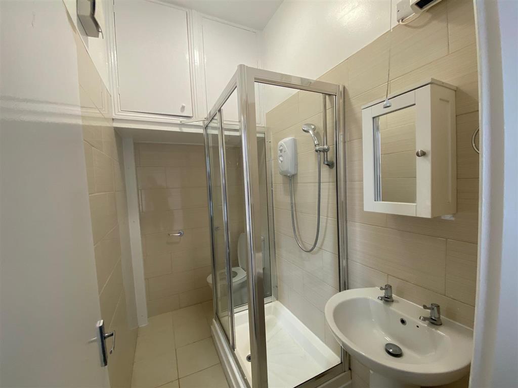 Flats 1-8, Oakfield Lodge, 1, Park Road, FORDINGBRIDGE, Hampshire, SP6 1EQ