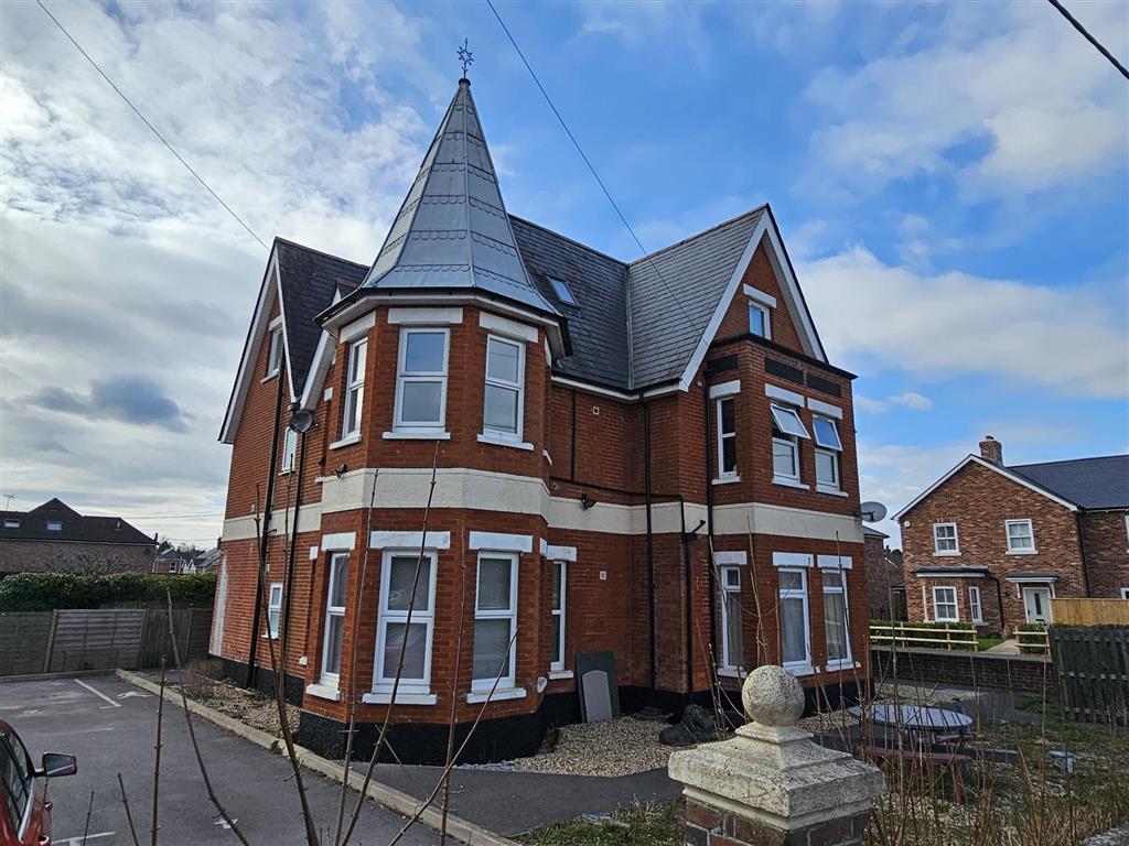 Flats 1-8, Oakfield Lodge, 1, Park Road, FORDINGBRIDGE, Hampshire, SP6 1EQ