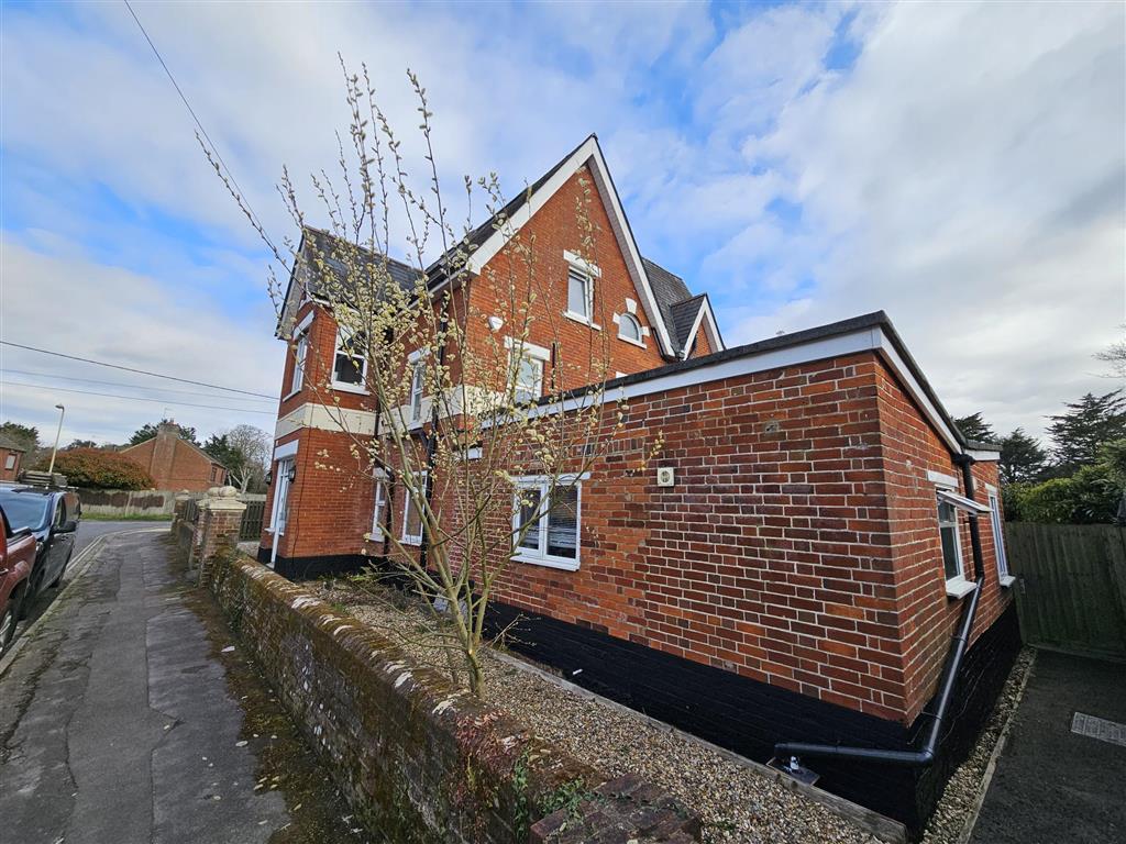 Flats 1-8, Oakfield Lodge, 1, Park Road, FORDINGBRIDGE, Hampshire, SP6 1EQ
