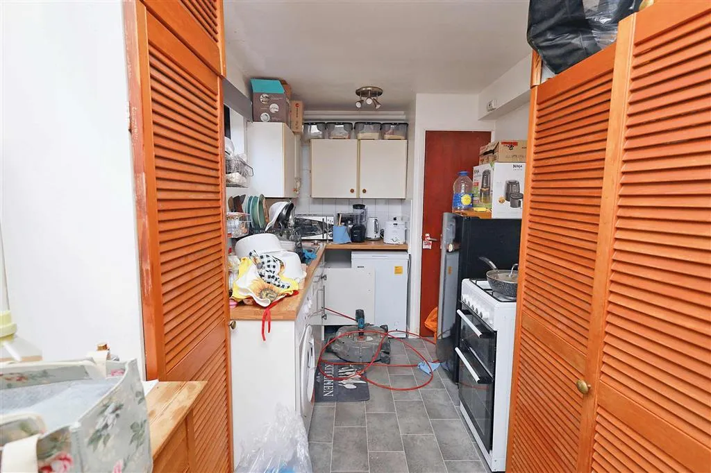 Flat 8, Sheridan Lodge, 38, Potters Road, BARNET, Hertfordshire, EN5 5HW