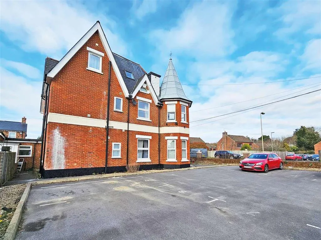Flats 1-8, Oakfield Lodge, 1, Park Road, FORDINGBRIDGE, Hampshire, SP6 1EQ
