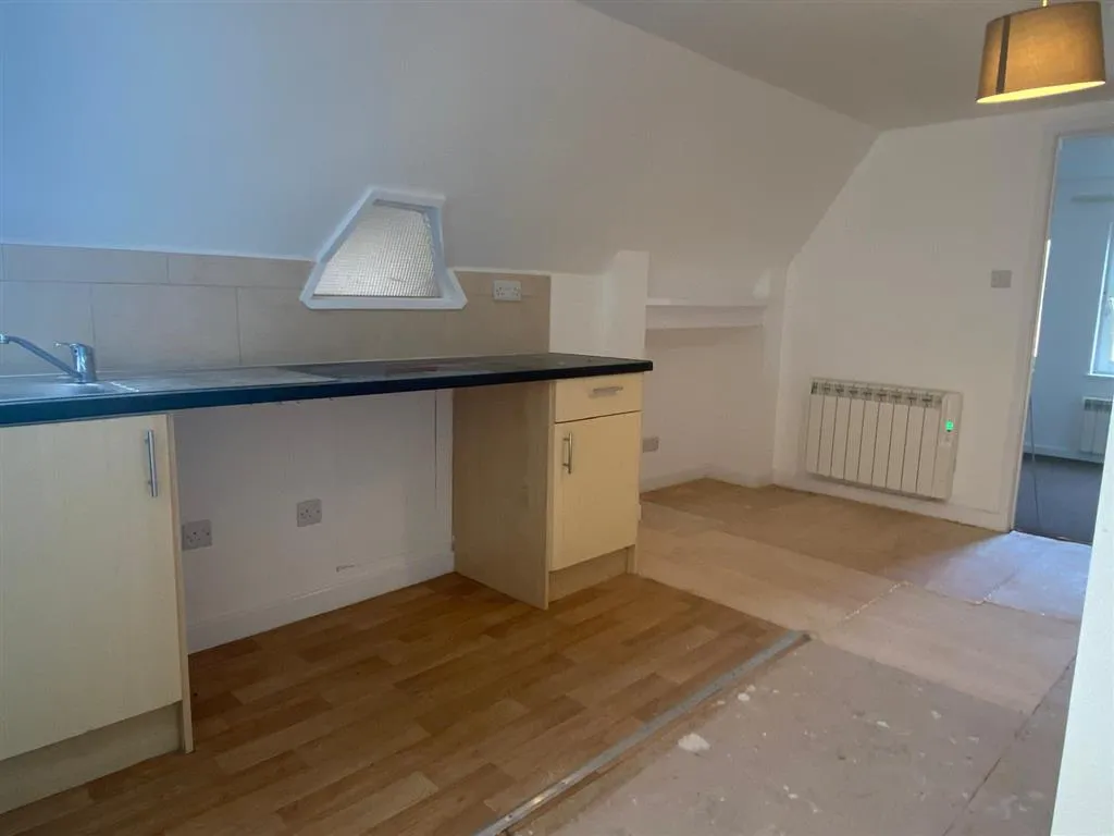 Flats 1-8, Oakfield Lodge, 1, Park Road, FORDINGBRIDGE, Hampshire, SP6 1EQ