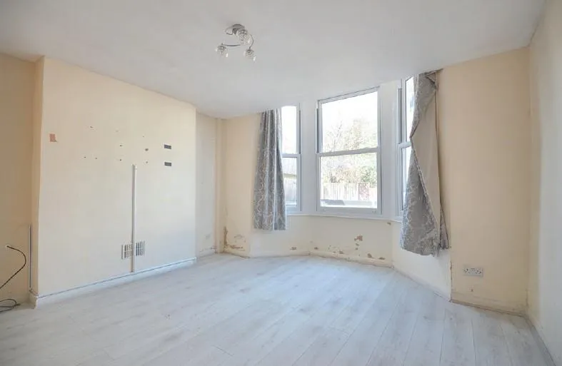 Flat A, 2 Inman Road, London, NW10 9JT