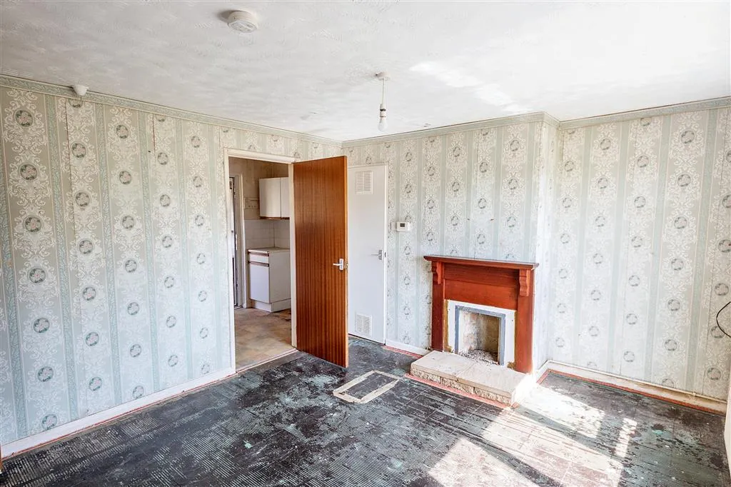 24, Langmead Road, CREWKERNE, Somerset, TA18 8DY