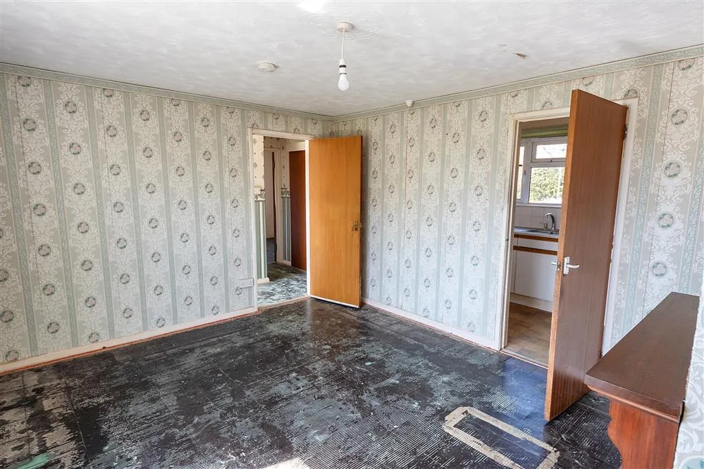 24, Langmead Road, CREWKERNE, Somerset, TA18 8DY