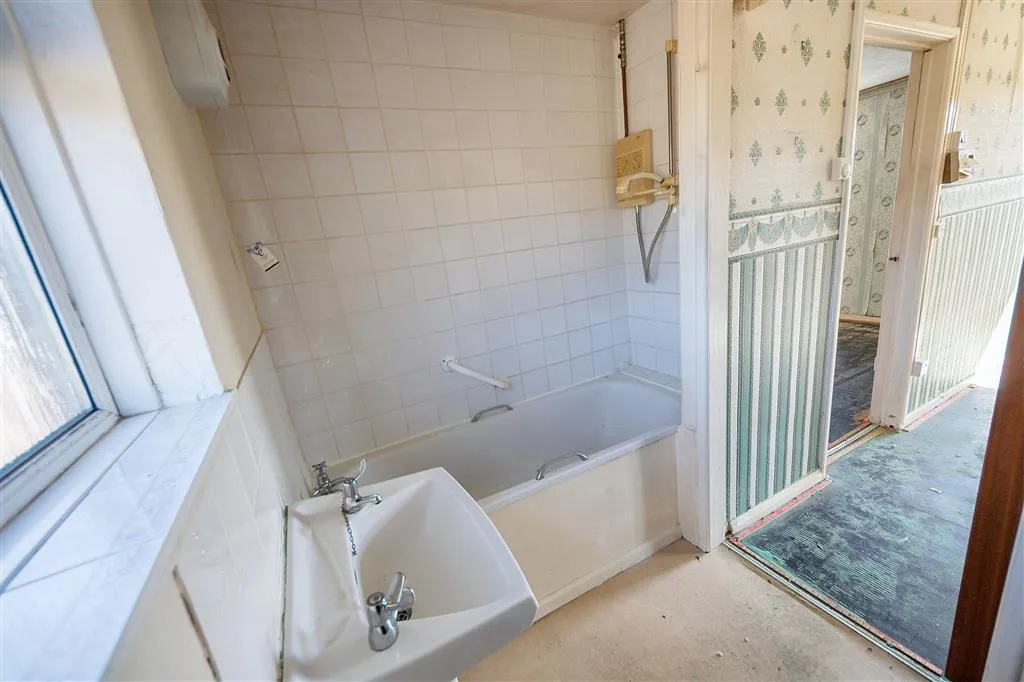 24, Langmead Road, CREWKERNE, Somerset, TA18 8DY