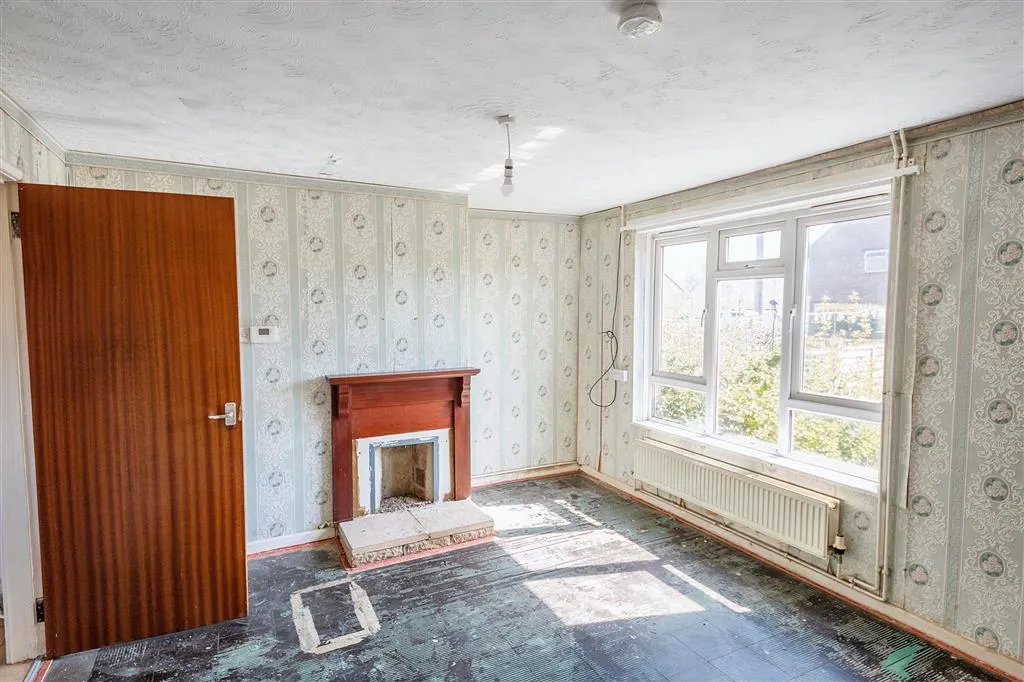 24, Langmead Road, CREWKERNE, Somerset, TA18 8DY