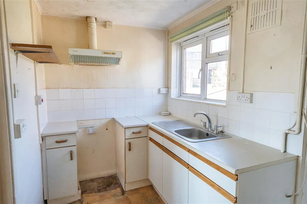 24, Langmead Road, CREWKERNE, Somerset, TA18 8DY