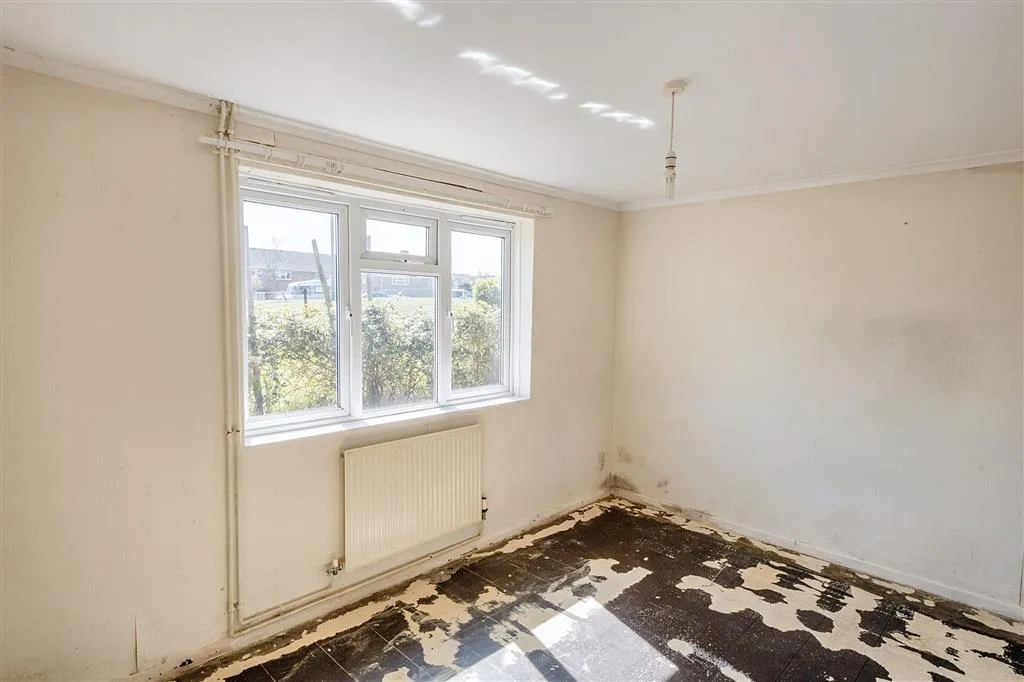24, Langmead Road, CREWKERNE, Somerset, TA18 8DY