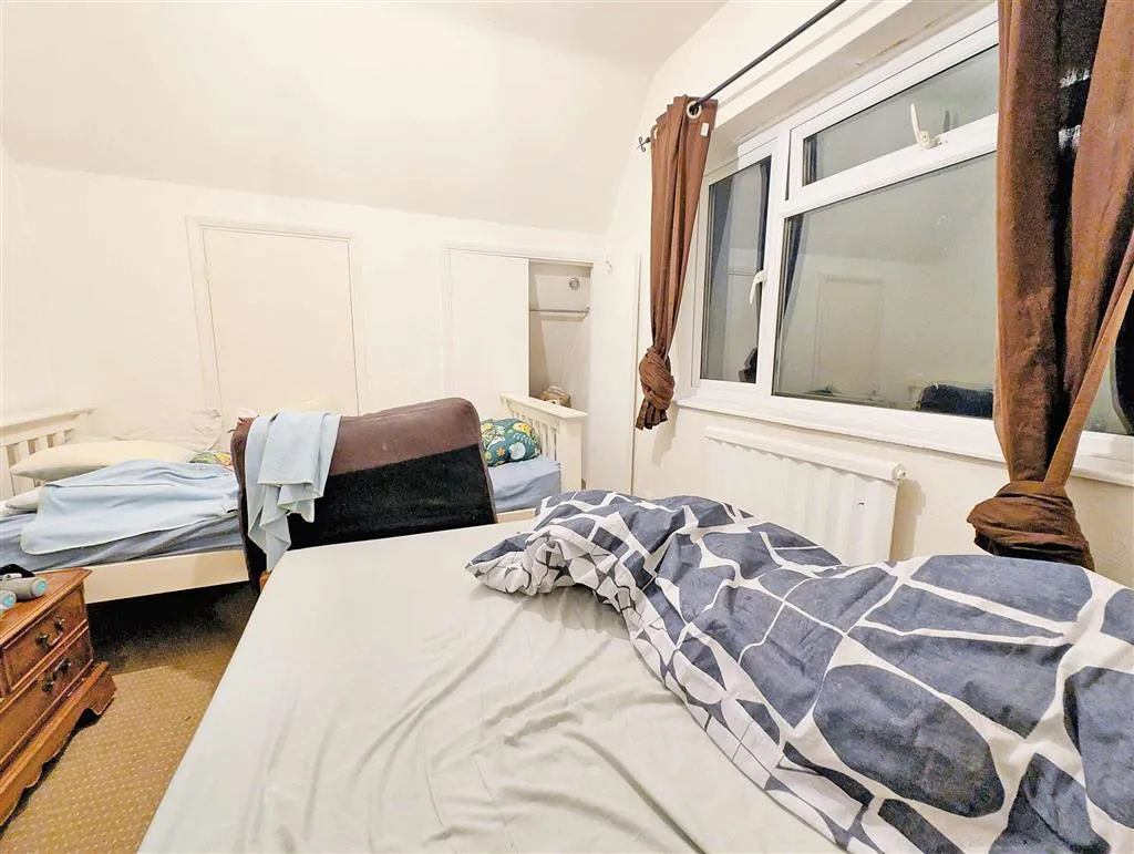 2a, Colston Avenue, CARSHALTON, Surrey, SM5 2NU
