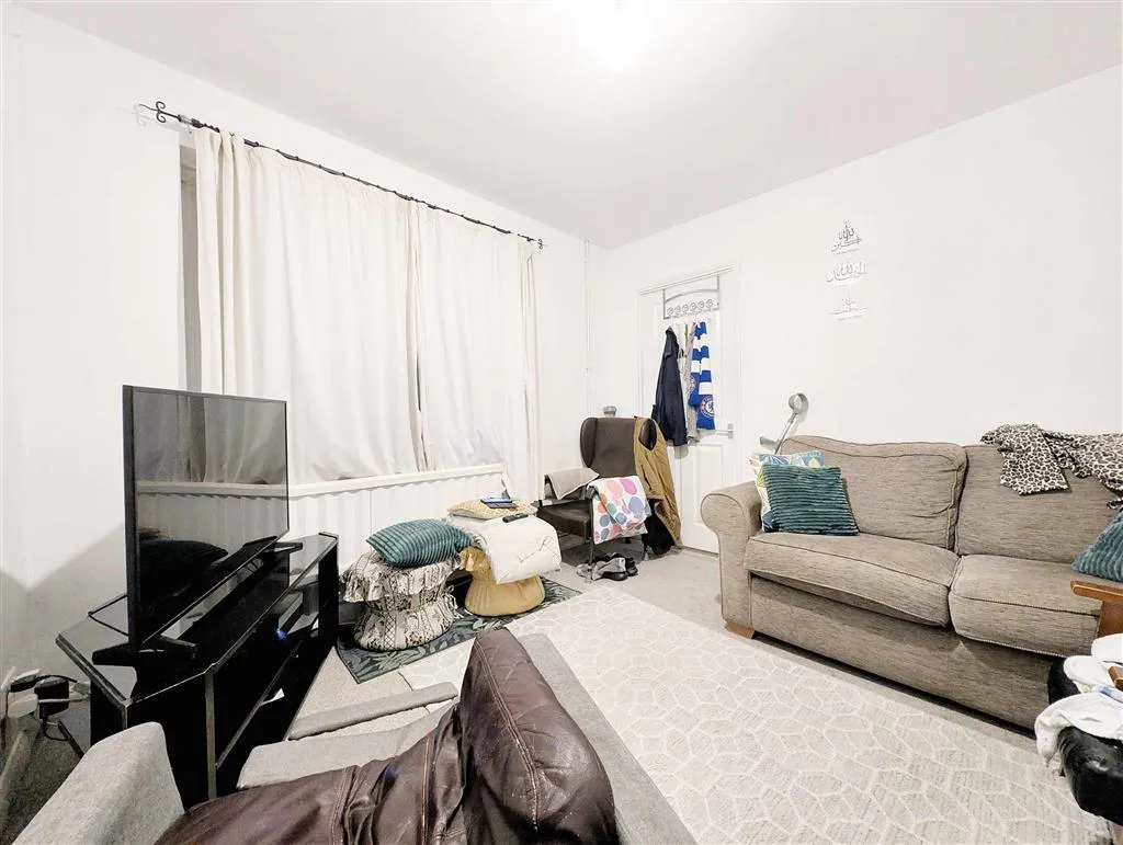 2a, Colston Avenue, CARSHALTON, Surrey, SM5 2NU