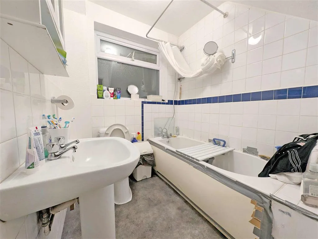 2a, Colston Avenue, CARSHALTON, Surrey, SM5 2NU