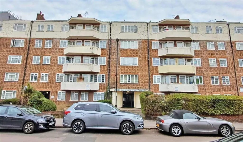 39 Silchester Court, London Road, THORNTON HEATH, Surrey, CR7 6HT