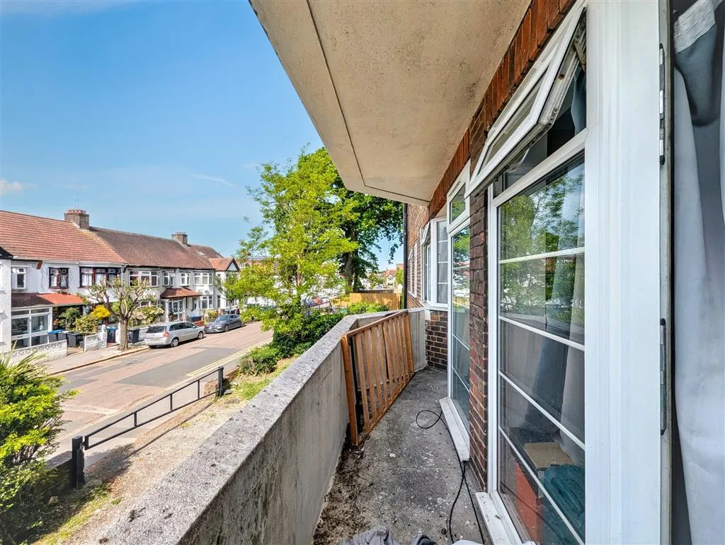 39 Silchester Court, London Road, THORNTON HEATH, Surrey, CR7 6HT