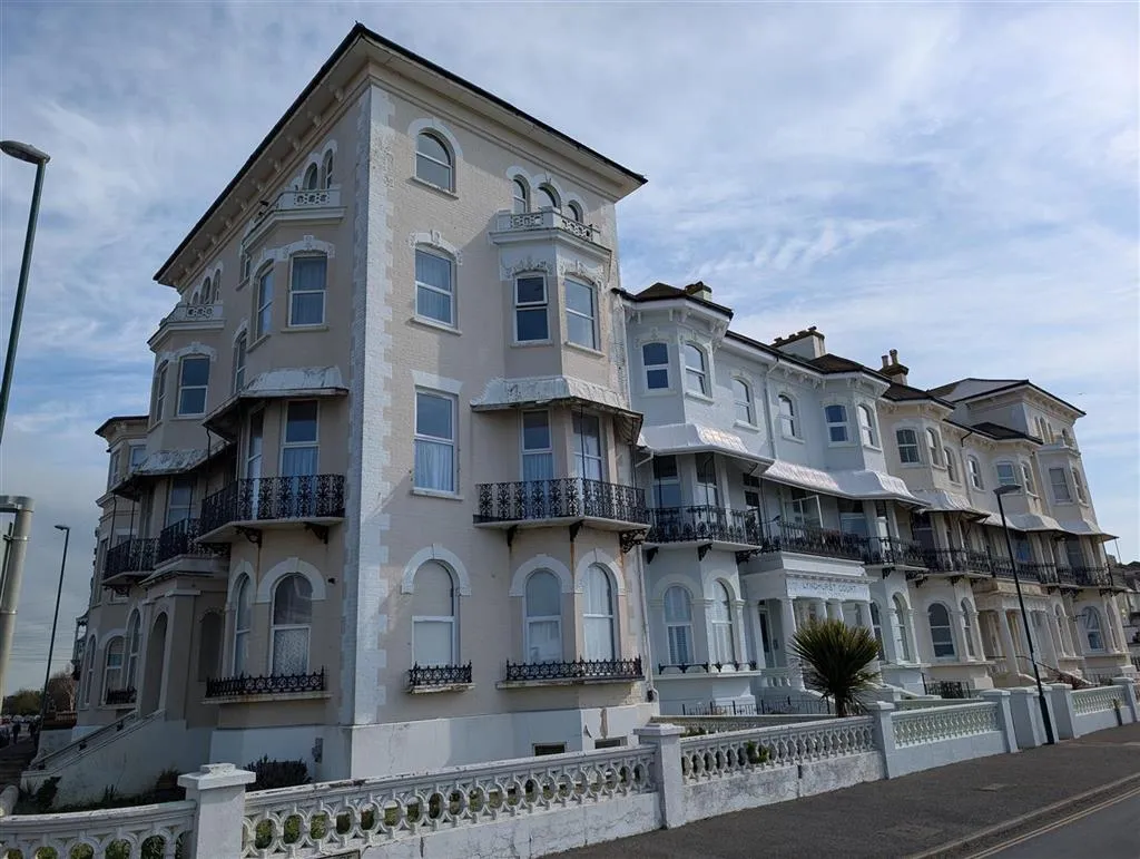 Flat 6, Lyndhurst Court, 4, Park Terrace, BOGNOR REGIS, West Sussex, PO21 2ND