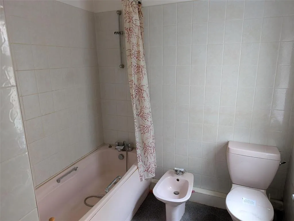 Flat 6, Lyndhurst Court, 4, Park Terrace, BOGNOR REGIS, West Sussex, PO21 2ND