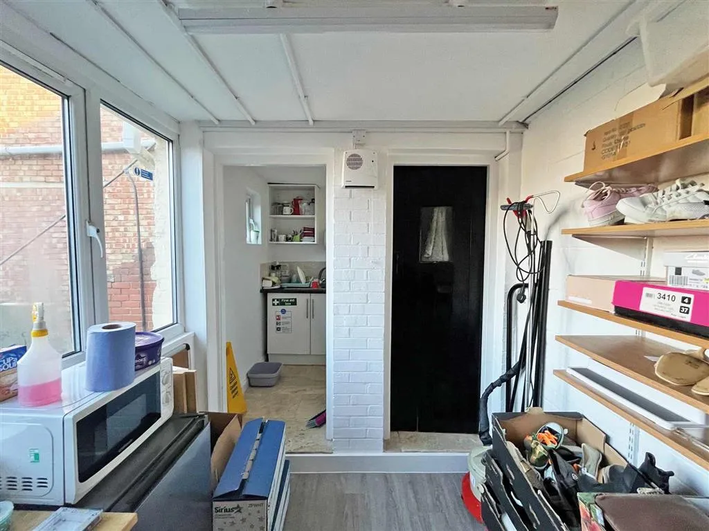 28, High Street, NEWPORT PAGNELL, Buckinghamshire, MK16 8AQ