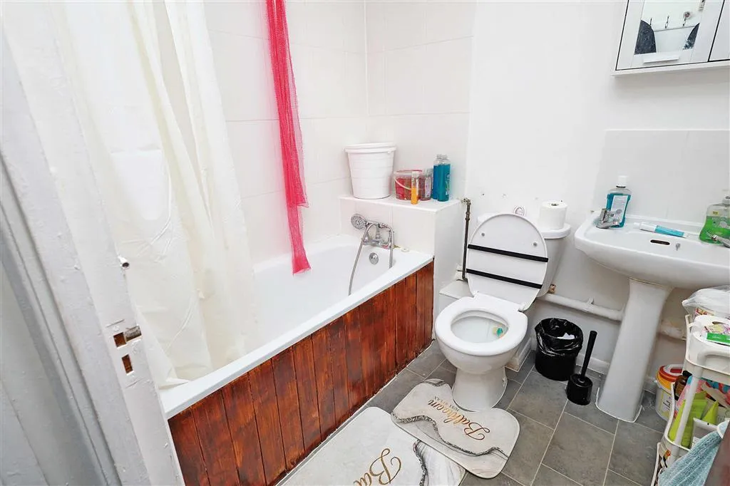 Flat 8, Sheridan Lodge, 38, Potters Road, BARNET, Hertfordshire, EN5 5HW