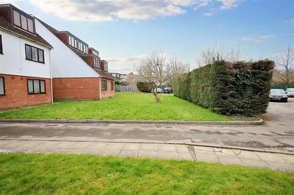 Flat 8, Sheridan Lodge, 38, Potters Road, BARNET, Hertfordshire, EN5 5HW