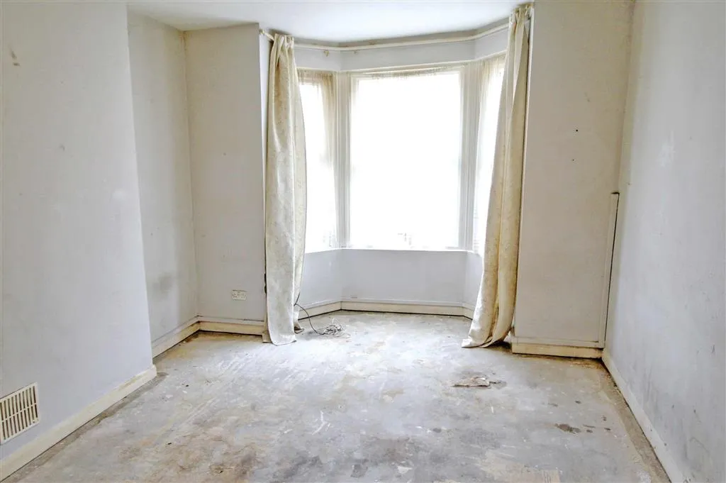 Flat 2, Wellington House, Castle Hill Passage, HASTINGS, East Sussex, TN34 1PG