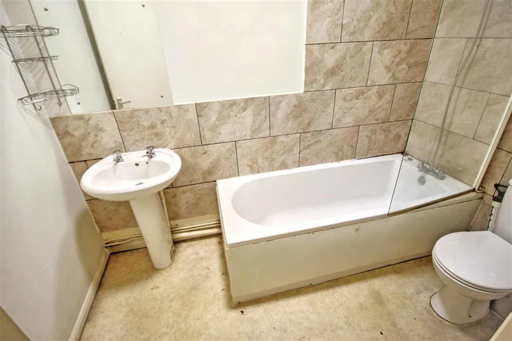 Flat 2, Wellington House, Castle Hill Passage, HASTINGS, East Sussex, TN34 1PG