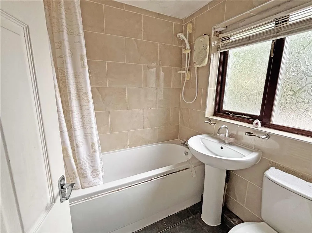 15, Worcester Drive, LEEDS, West Yorkshire, LS10 4SB