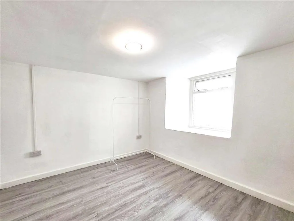 Flat 1, 110, Windsor Road, PENARTH, South Glamorgan, CF64 1JN