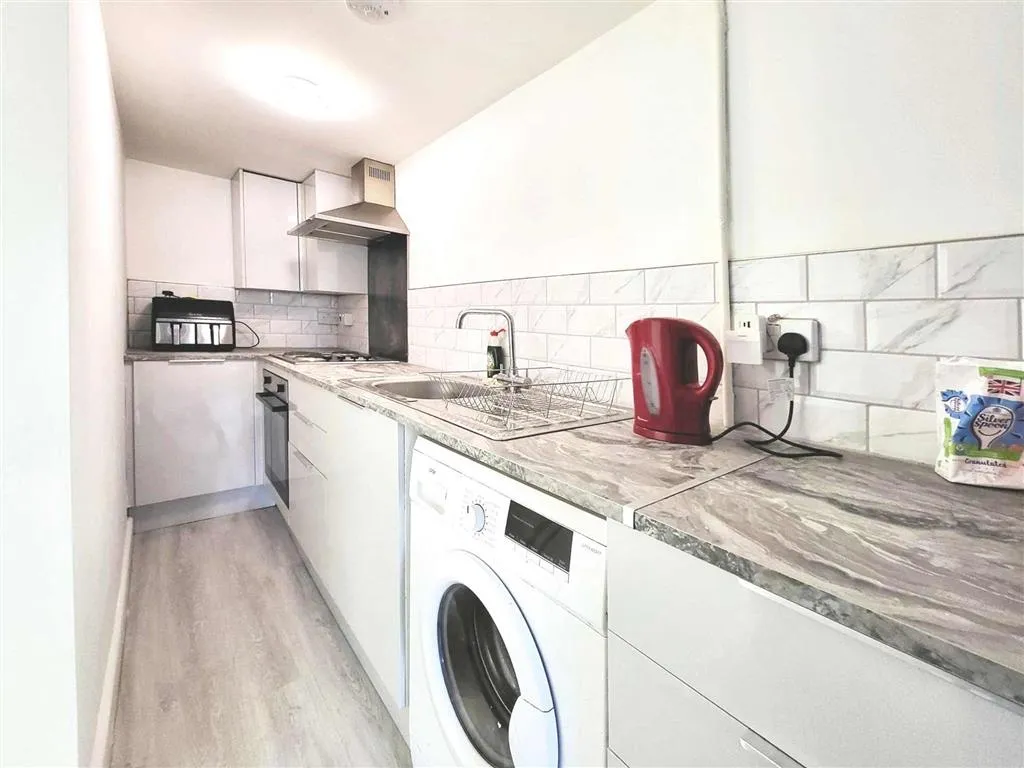 Flat 1, 110, Windsor Road, PENARTH, South Glamorgan, CF64 1JN