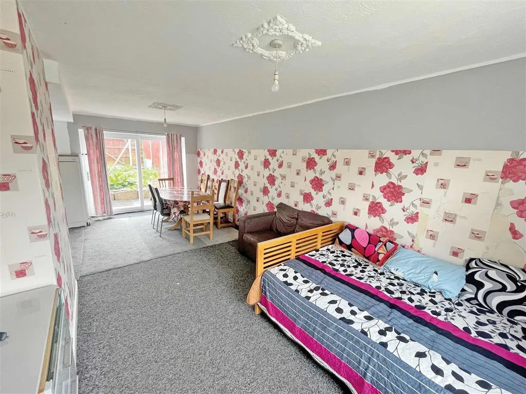 6, Shelley Drive, KNOTTINGLEY, West Yorkshire, WF11 8QL