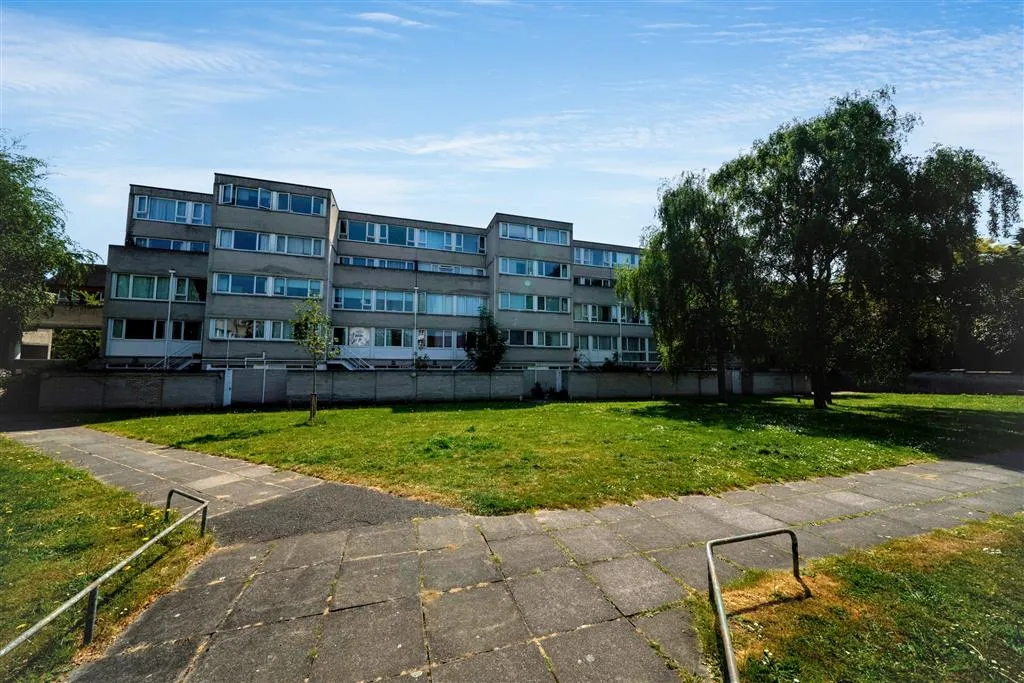 Flat 7 Charles House, Ward Royal, WINDSOR, Berkshire, SL4 1SR
