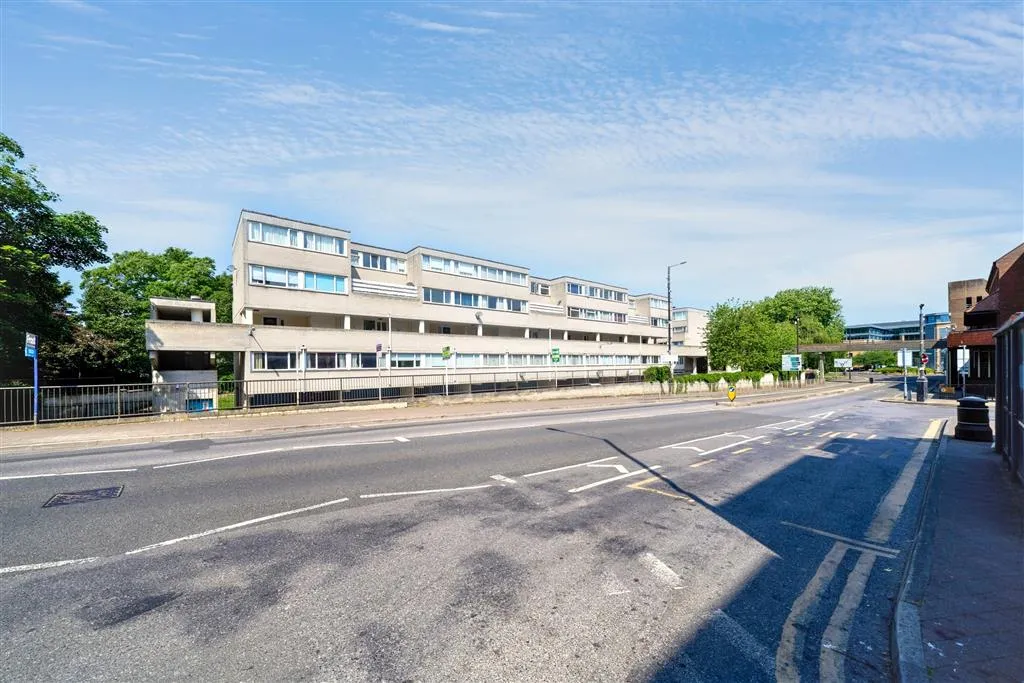 Flat 7 Charles House, Ward Royal, WINDSOR, Berkshire, SL4 1SR