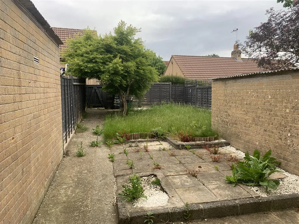 25, Summerfields, TEMPLECOMBE, Somerset, BA8 0SZ