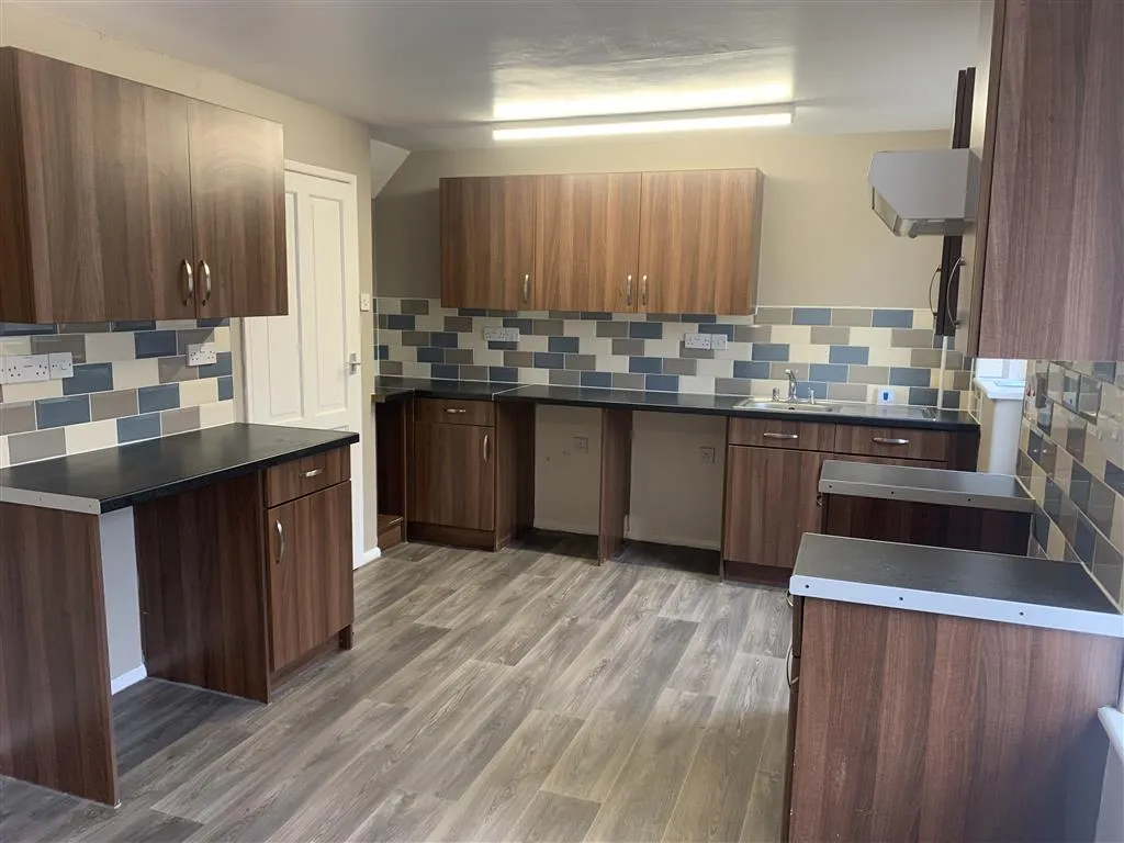 25, Summerfields, TEMPLECOMBE, Somerset, BA8 0SZ