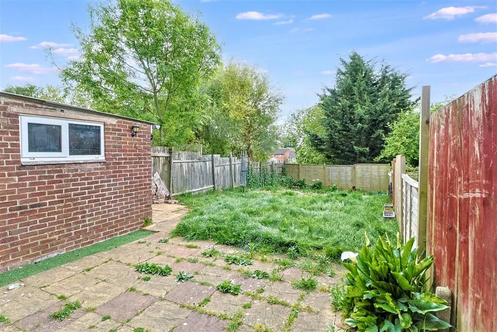 15, Langmead Place, CREWKERNE, Somerset, TA18 8DZ