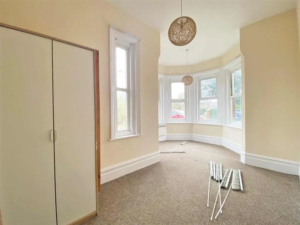 Flats 1-8, Oakfield Lodge, 1, Park Road, FORDINGBRIDGE, Hampshire, SP6 1EQ
