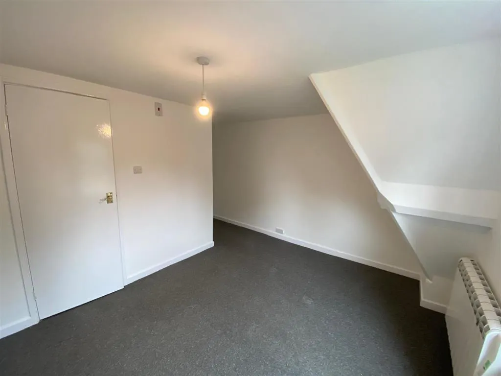 Flats 1-8, Oakfield Lodge, 1, Park Road, FORDINGBRIDGE, Hampshire, SP6 1EQ