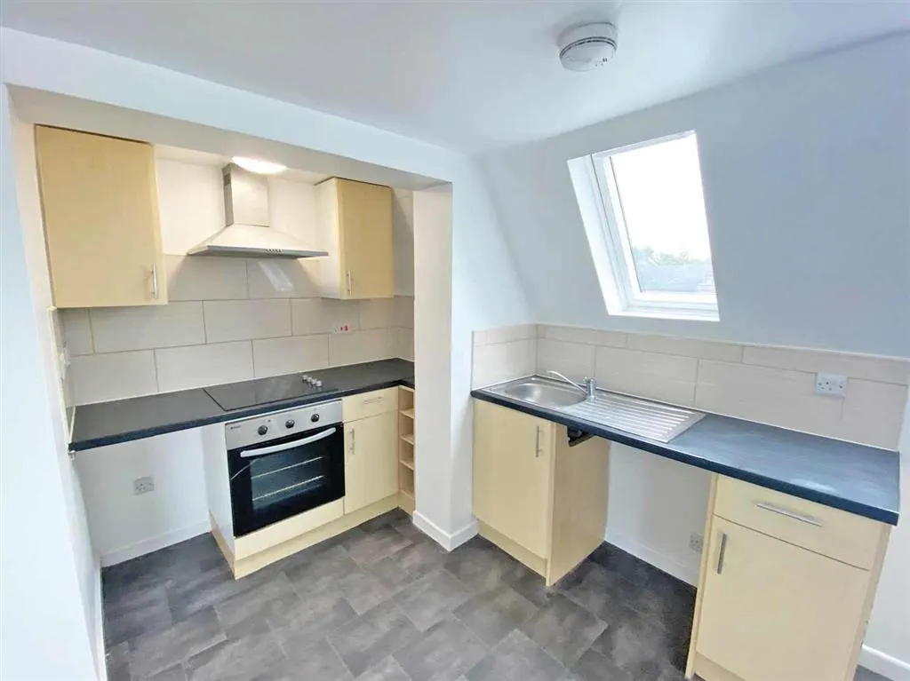 Flats 1-8, Oakfield Lodge, 1, Park Road, FORDINGBRIDGE, Hampshire, SP6 1EQ