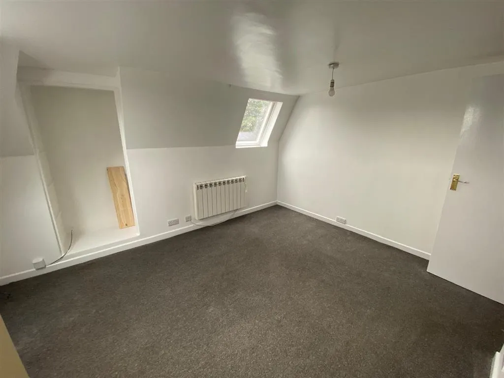 Flats 1-8, Oakfield Lodge, 1, Park Road, FORDINGBRIDGE, Hampshire, SP6 1EQ