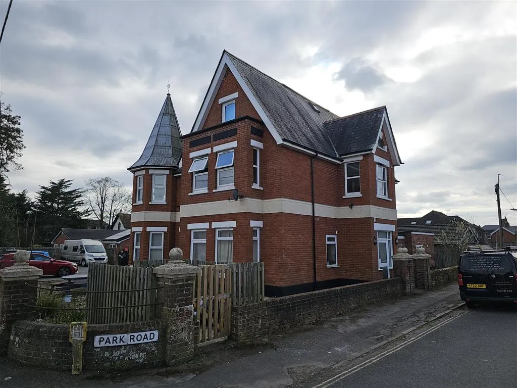 Flats 1-8, Oakfield Lodge, 1, Park Road, FORDINGBRIDGE, Hampshire, SP6 1EQ