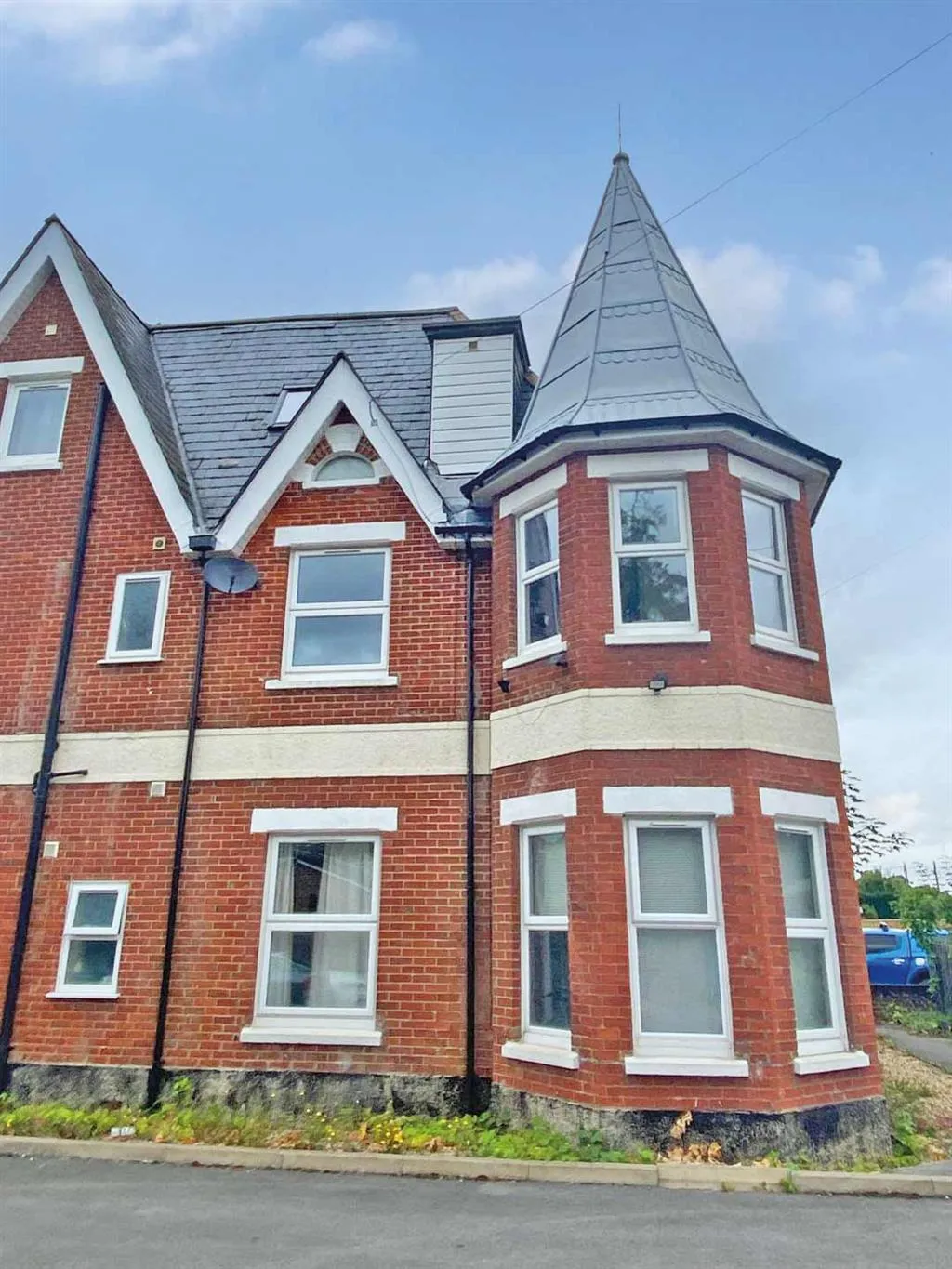 Flats 1-8, Oakfield Lodge, 1, Park Road, FORDINGBRIDGE, Hampshire, SP6 1EQ