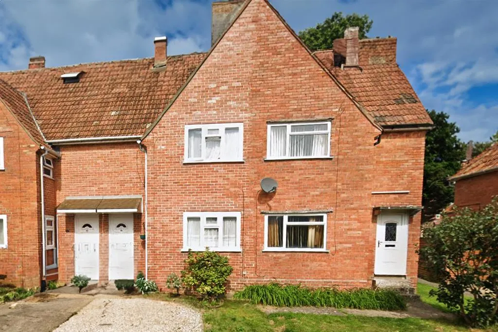 32, Westfield Place, YEOVIL, Somerset, BA21 3DQ