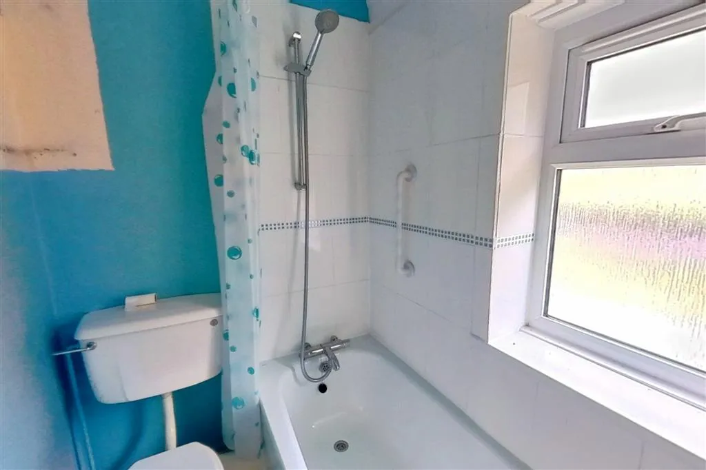 32, Westfield Place, YEOVIL, Somerset, BA21 3DQ